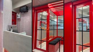 صفر تا صد بازسازی پروژه تجاری در گلسار رشت با تغییر کاربری از میوه‌فروشی به فست‌فود | طراحی، اجرا و نوسازی کامل مطابق استاندارد فضاهای غذایی و تجاری.